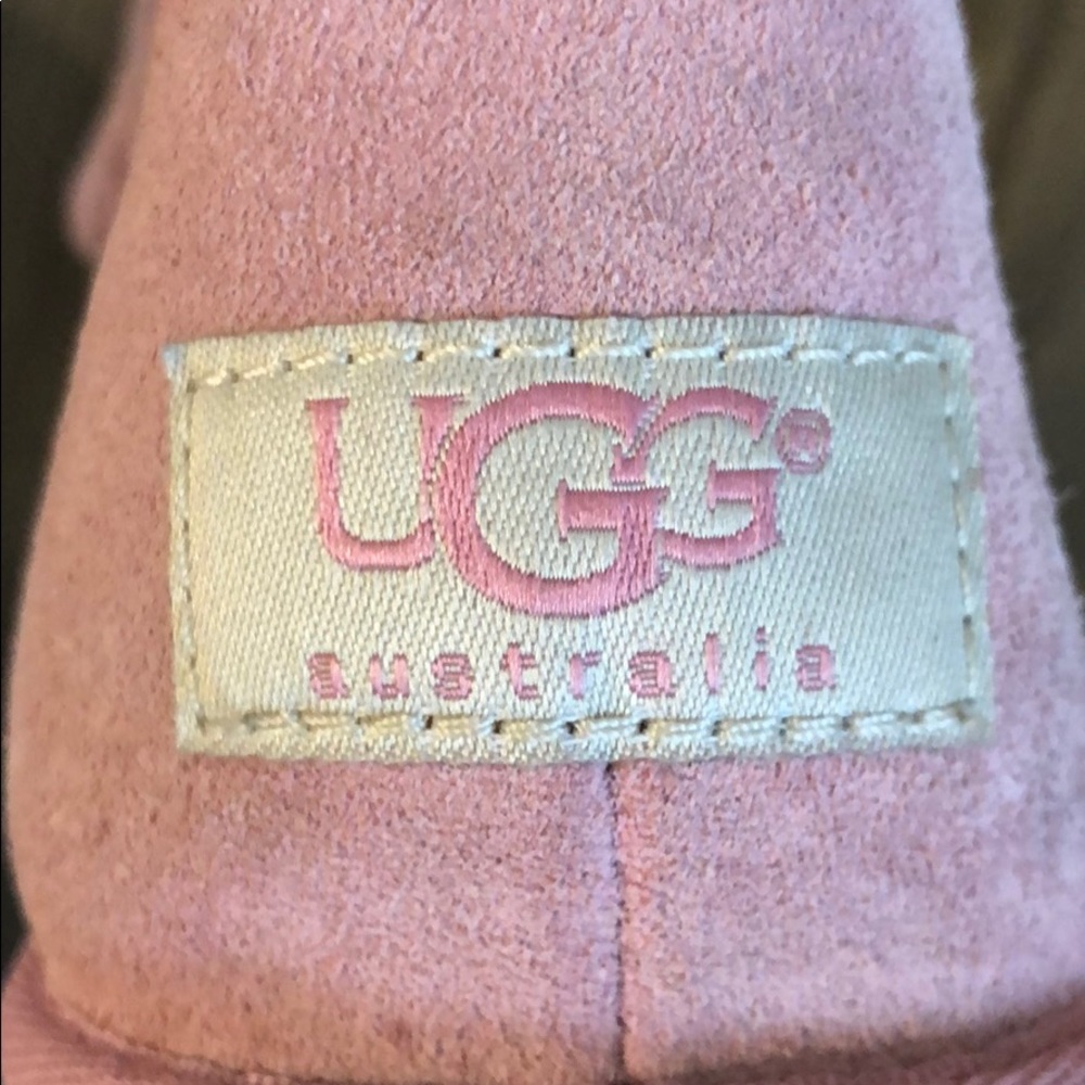 UGGS - Picture 3 of 4